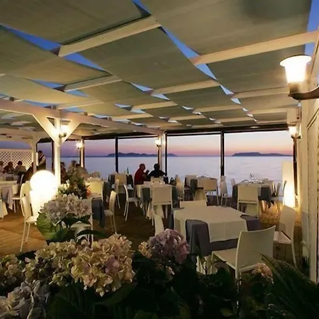 Sunset Oda ve Kahvaltı 3*